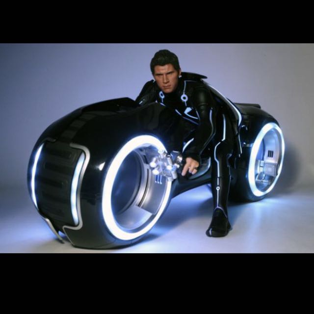 Hot toys tron light cycle hotsell