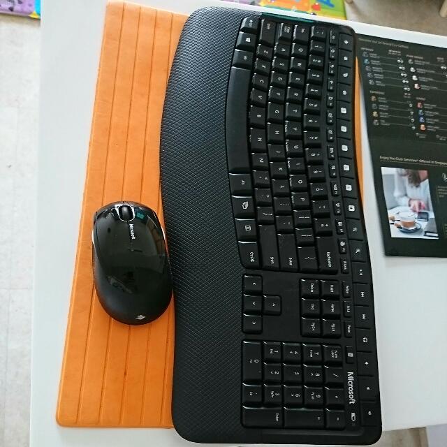 Microsoft keyboard and mouse set computers tech parts accessories