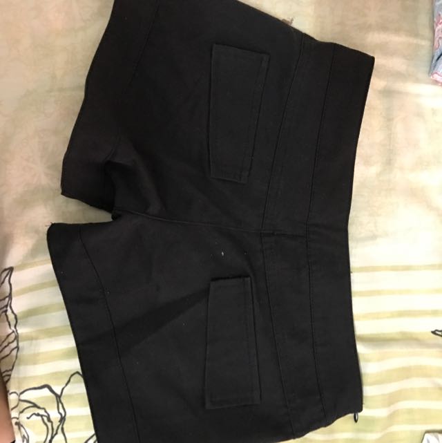 Black (Category: Jeans & Leggings) located in Bandar Hilir. Submitted by yixin317 (Listing ID 83128155, Image 2). Description: Size S.