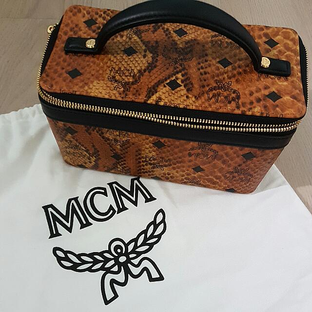 Rihanna best sale mcm bag