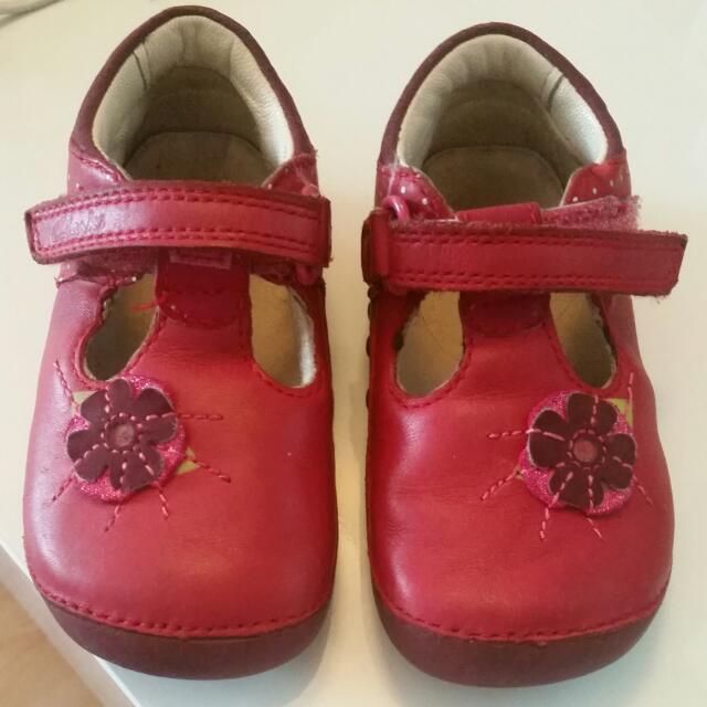 clarks sandals baby girl