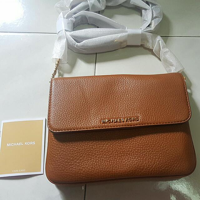 michael kors gusset crossbody bag