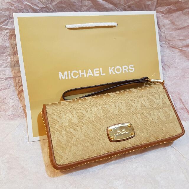 michael kors wrist bag
