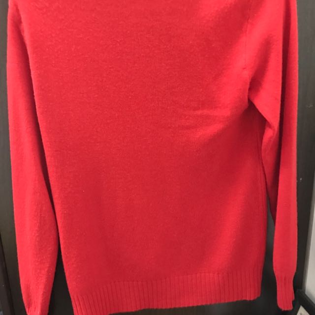 Red Jacket (Category: Longsleeves) located in Bandar Hilir. Submitted by yixin317 (Listing ID 83107774, Image 2). Description: Free size.