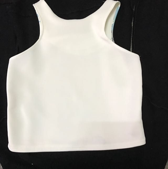 Singlet (Category: Sleeveless) located in Bandar Hilir. Submitted by yixin317 (Listing ID 83106051, Image 2). Description: Free size Bought from Thailand Reason for sell : bought too many same design.