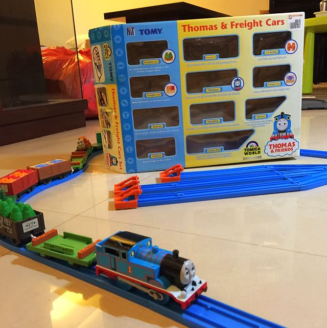 tomy thomas freight cars set