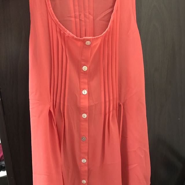 Tops (Category: Tops) located in Bandar Hilir. Submitted by yixin317 (Listing ID 83147207, Image 3). Description: Free size.