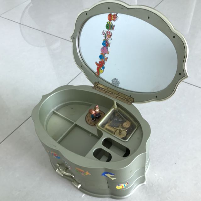 Working Musical Box, Hobbies & Toys, Toys & Games on Carousell