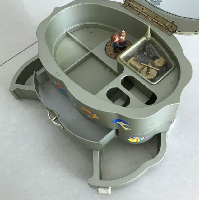 Working Musical Box, Hobbies & Toys, Toys & Games on Carousell