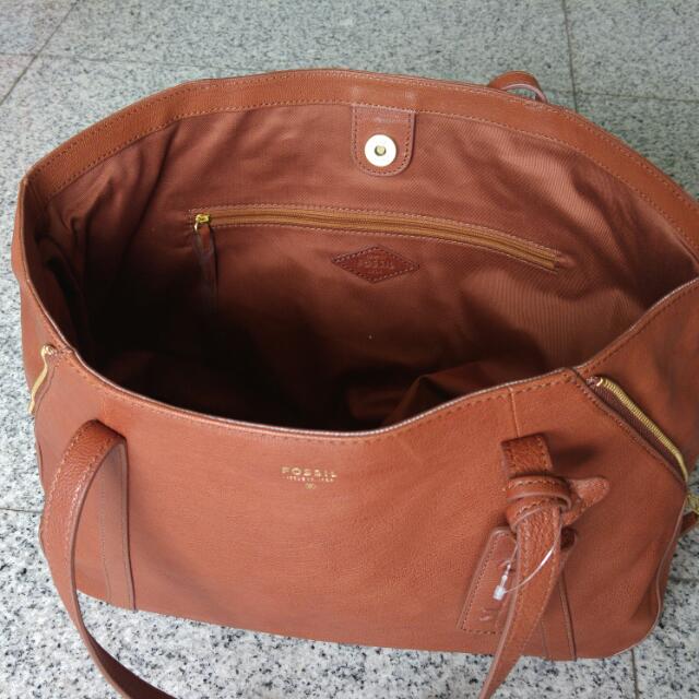Brand New Authentic Expandable Fossil Gwen Shopper Women s Fashion Bags Wallets Cross body Bags on Carousell