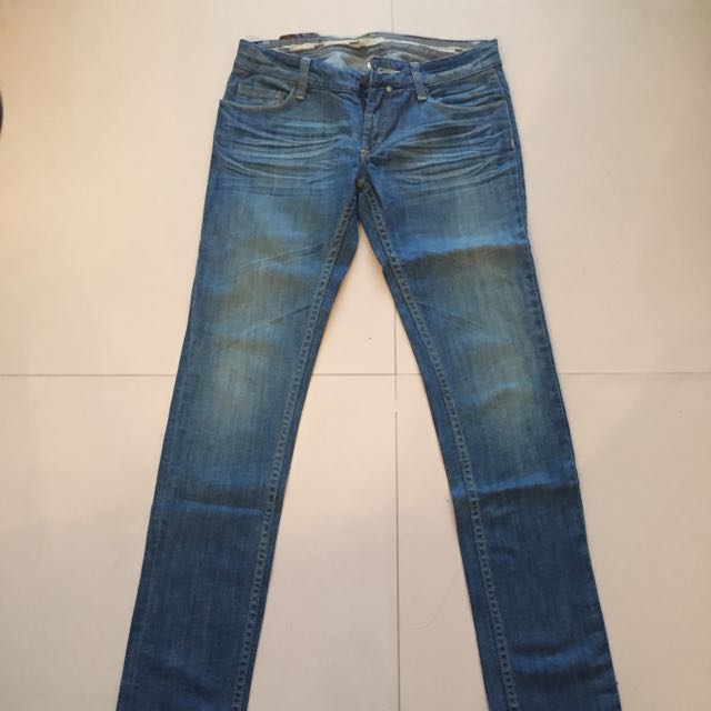 initial jeans （分類：牛仔褲、Leggings）位於 Hong Kong。 由 wongfloraaa 提交（商品編號 83273348，圖片 2）。簡介： 。
