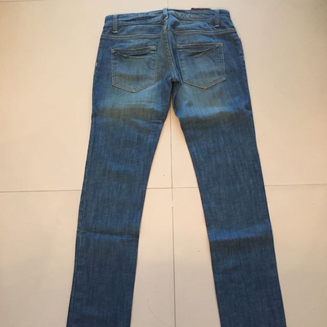 initial jeans （分類：牛仔褲、Leggings）位於 Hong Kong。 由 wongfloraaa 提交（商品編號 83273348，圖片 3）。簡介： 。