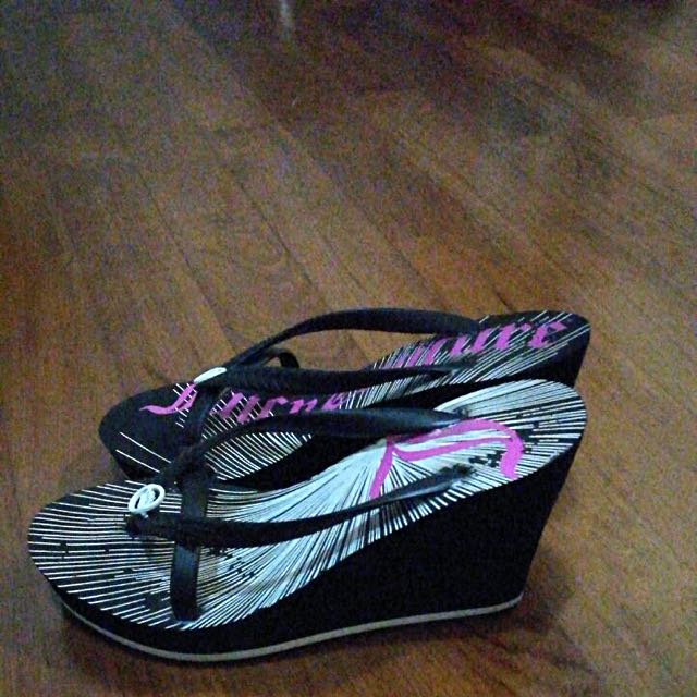 juicy couture platform sandals