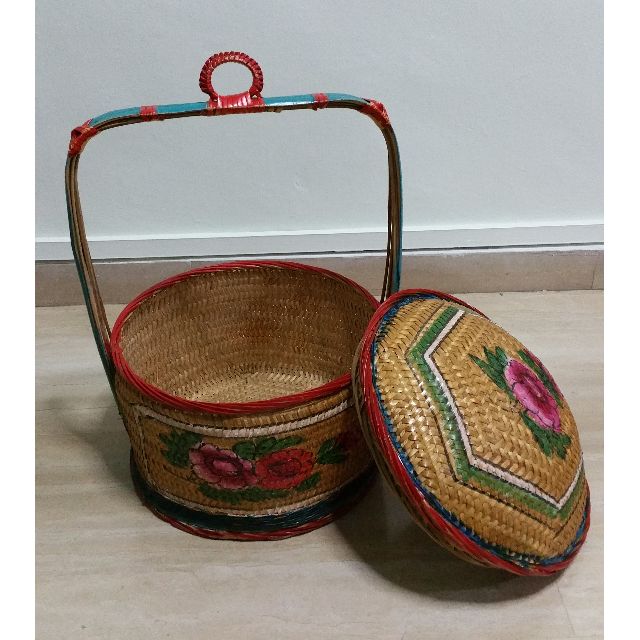 Unique Baskets (Category: Storage Boxes & Baskets) located in Singapore. Submitted by lolliblues (Listing ID 83351520, Image 3). Description: .