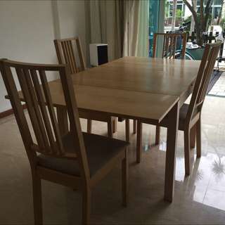 Extendable Table Ikea + 4 Chairs