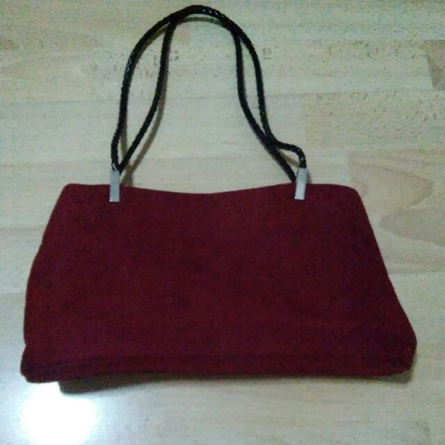 Red handbag sale outlet