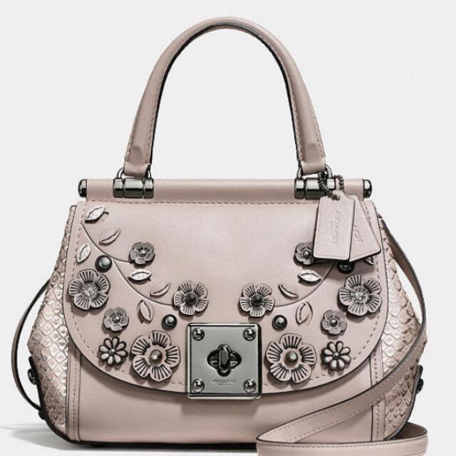 Coach drifter top handle outlet