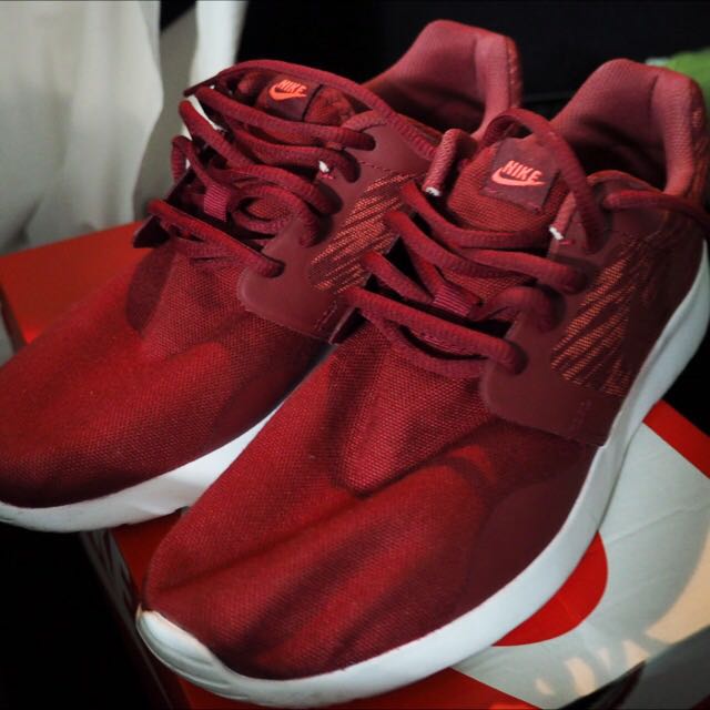 nike kaishi maroon