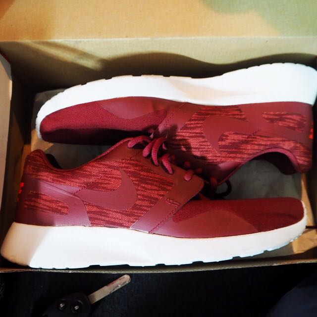 nike kaishi maroon
