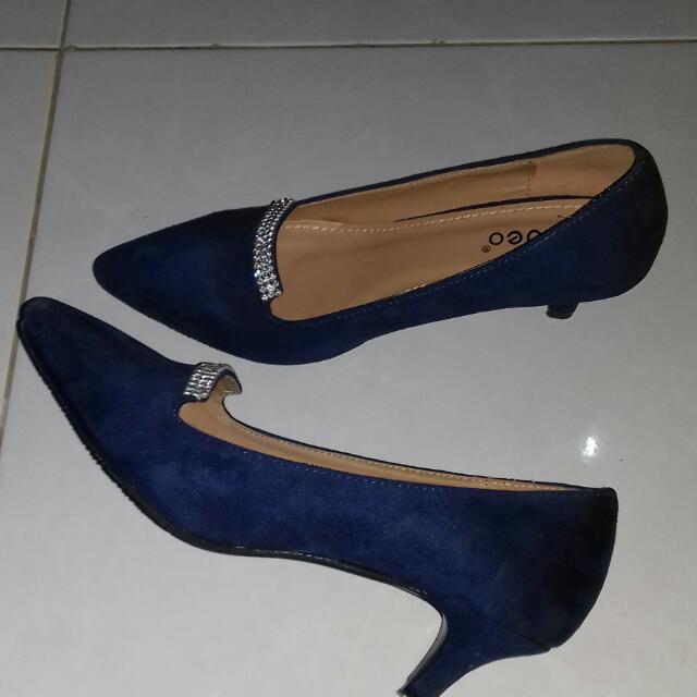 Sepatu High Heels Bludru Merk Fladeo Uk 39 Fesyen Wanita Sepatu Di Carousell