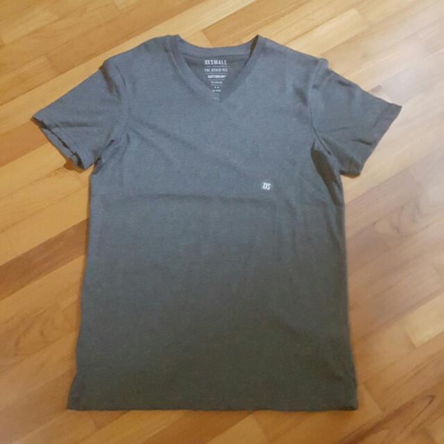 Basic Tee (Category: Tshirts & Polo Shirts) located in Singapore. Submitted by zhzao (Listing ID 83540232, Image 2). Description: .