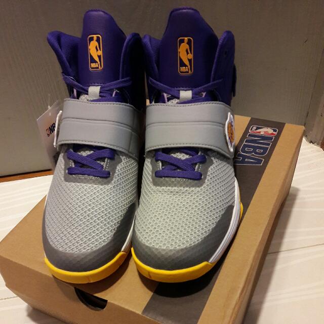 lakers basketball shoes