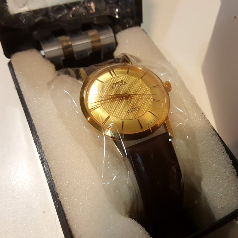 HMT Sona Gold Watch New Old Stock Luxury Watches on Carousell