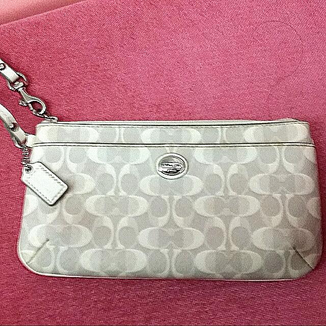 coach large wristlet size