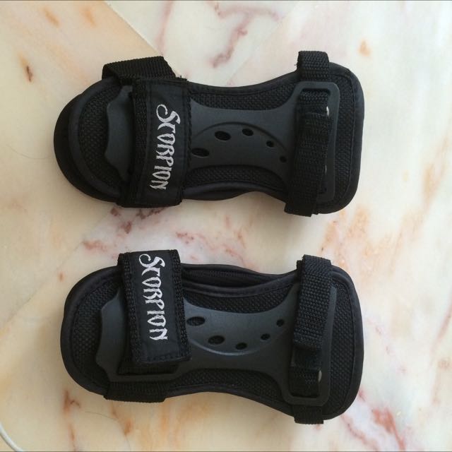 Wrist Guards, Sports Equipment, Exercise & Fitness, Toning & Stretching