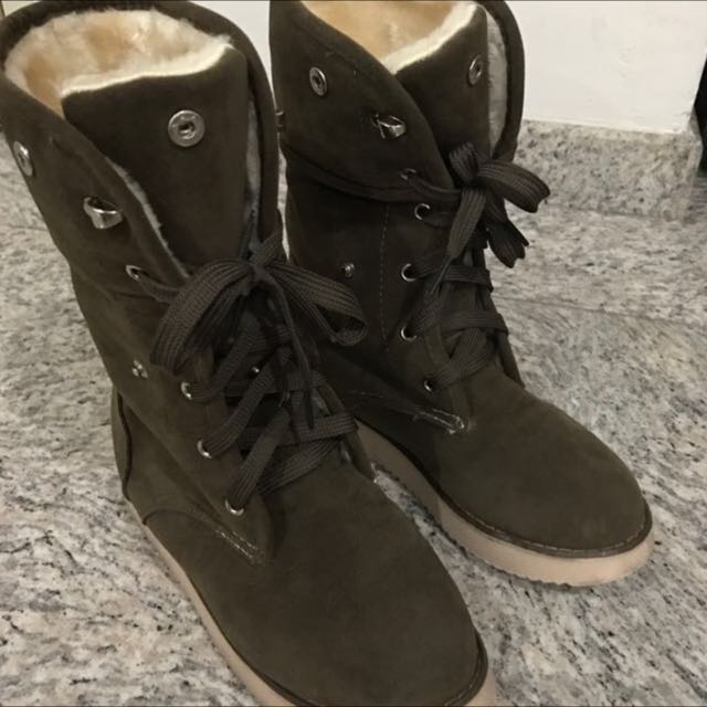 CLEARANCE SALE: Khaki Winter Shoe Size 