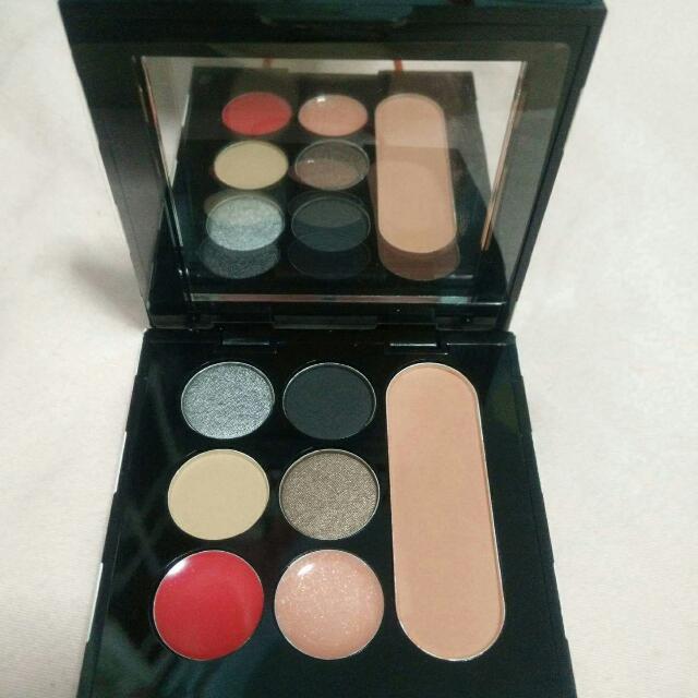 SEPHORA Makeup Palette (Category: Makeup) located in Georgetown. Submitted by ohsoamazing (Listing ID 84080098, Image 2). Description: .