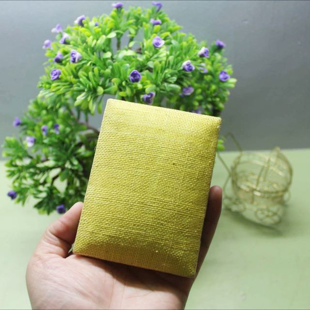 Yellow Magic Wallet (Category: Wallets & Card holders) located in Del Monte. Submitted by lilirae21 (Listing ID 84173231, Image 1). Description: .
