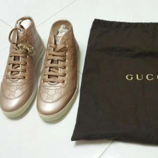 AUTHENTIC Gucci Shoes
Woman
[SIZE 7]
(Only Dustbag Available as It Is A GIFT)