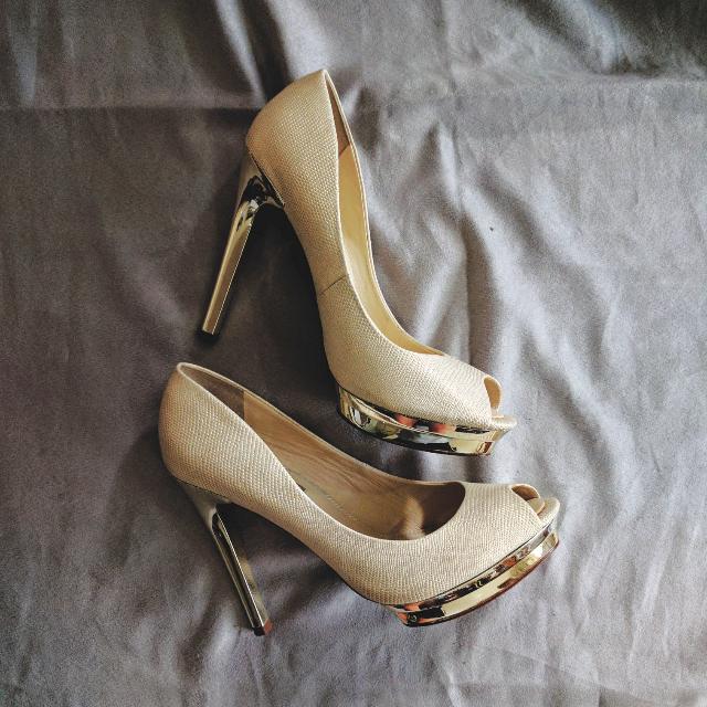 bcbg gold heels