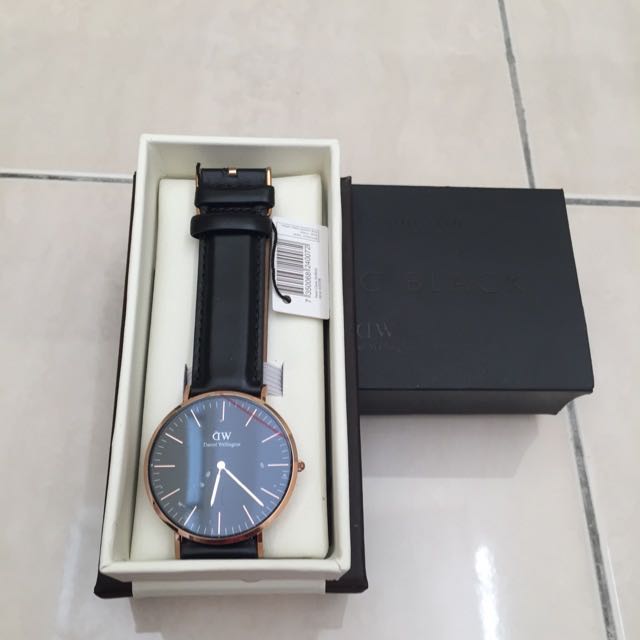 Sightseeing Isaac tigger Daniel Wellington Classic Black Edition Rose Gold, Men's Fashion, Watches  on Carousell