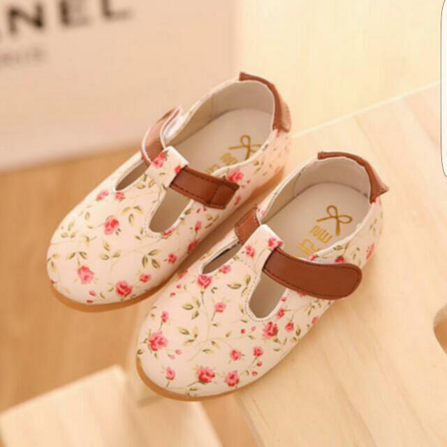 flower print shoes