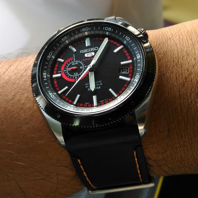 Seiko 5 Sports SSA069K1