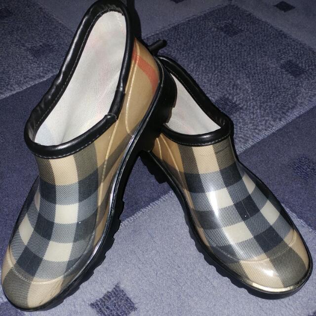 burberry ankle rain boots