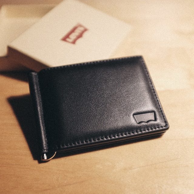 Levis Leather wallet with money clip, Men's Fashion, Watches & Accessories,  Wallets & Card Holders on Carousell