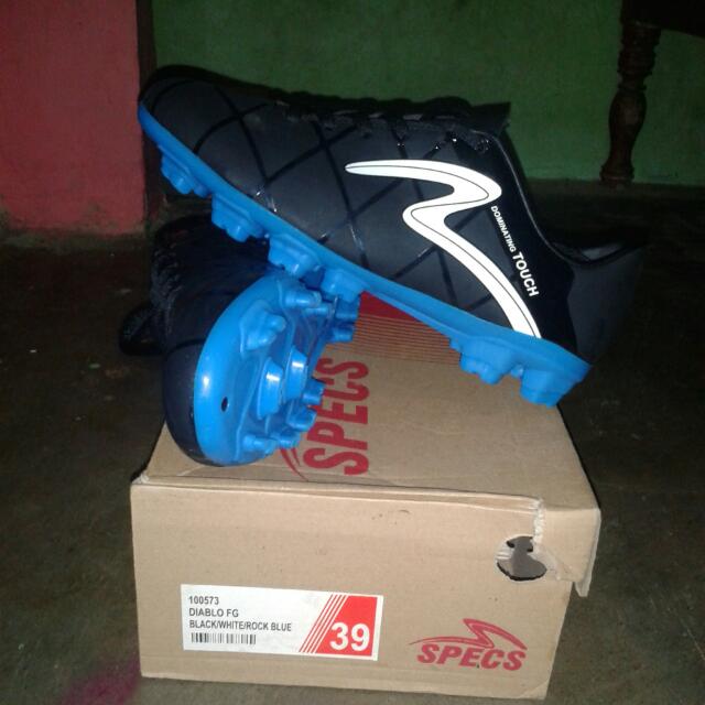 Sepatu Bola SPECS dominating Touch, Men's Fashion, Men's Footwear on Carousell