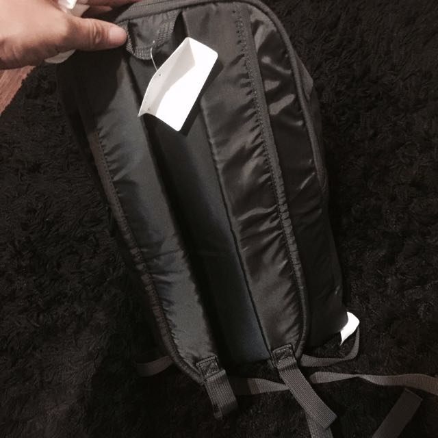 Backpack (Category: Backpacks) located in Singapore. Submitted by luciusdarius (Listing ID 84637654, Image 2). Description: .