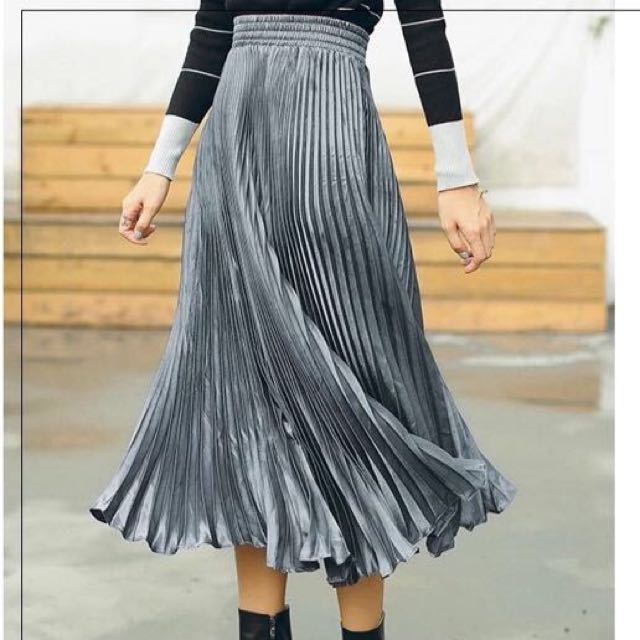 Dark grey metallic pleated on sale skirt