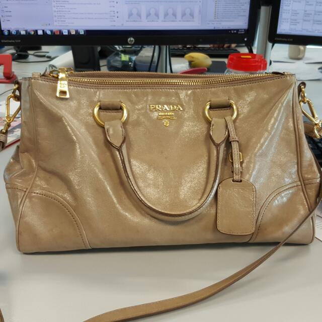 prada vitello shine tote