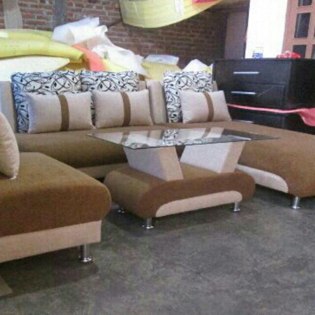 Featured image of post Kursi Sofa Minimalis Warna Coklat Umumnya gaya modern menampilkan warna yang gunakan kursi tamu minimalis modern dengan komponen kayu sebagai pembeda pada ruang tamu