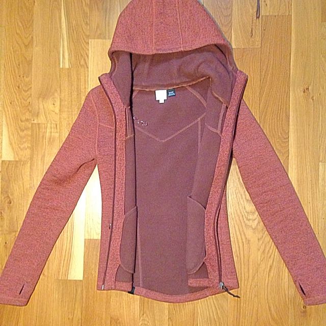 XS Warm Bench Sweater Jacket Women s Fashion Clothes on Carousell