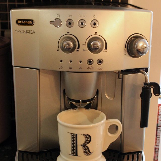 Automatic Bean to Cup Coffee Machine ESAM 4200.S Espresso Cappuccino Silver DeLonghi Magnifica 