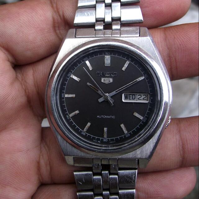 Jam Tangan Seiko 5 Original Automatic Bukan Casio Qnq Gshock Diver Fesyen Pria Jam Tangan Di Carousell Jam Tangan Seiko 5 Original Automatic Bukan Casio Qnq Gshock Diver Fesyen Pria Jam Tangan Di Carousell