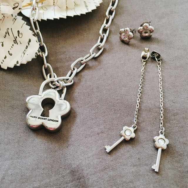 Mary sale quant necklace