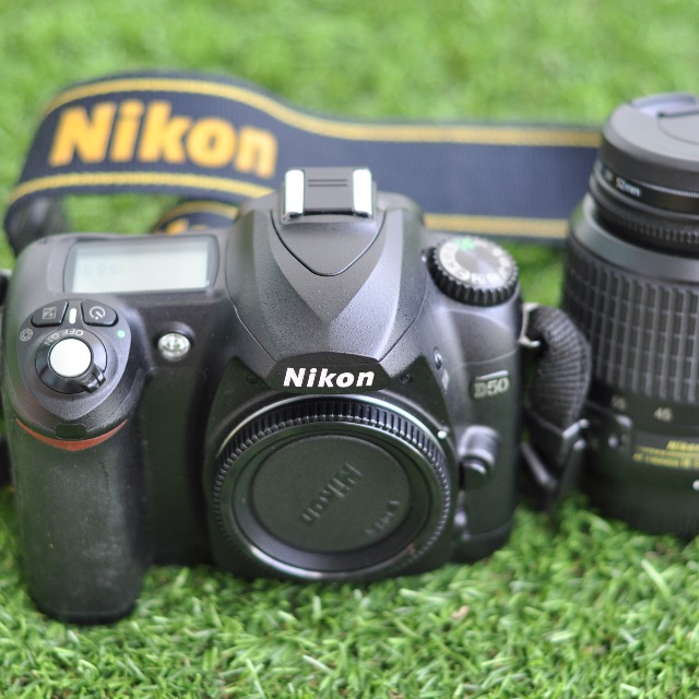 Nikon D50 with kit lens (18-55), Photography, Lens & Kits on Carousell