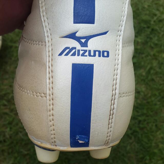 Mizuno ghost striker discount